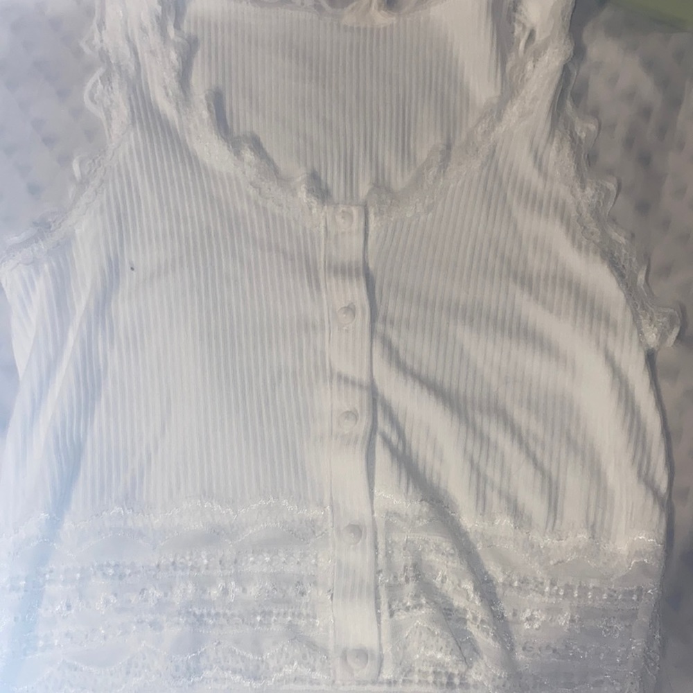 White crop top. Lace white. Medium